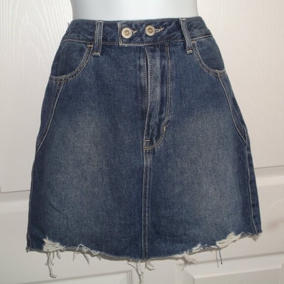 Hollister Womens Size 9 Ultra High Rise distressed Denim Mini skirt with Raw Hem - Picture 4 of 11